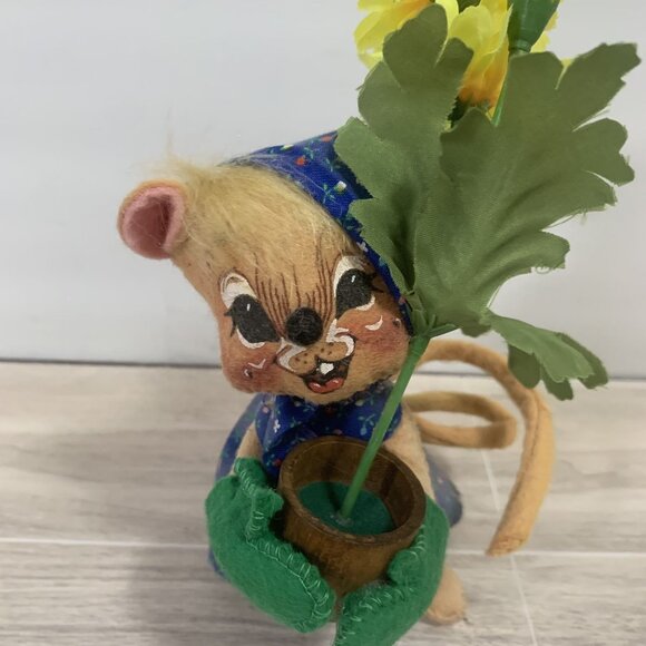 Vintage 1992 Annalee Mouse Plush Figure With Plant Imperfect - Picture 3 of 11